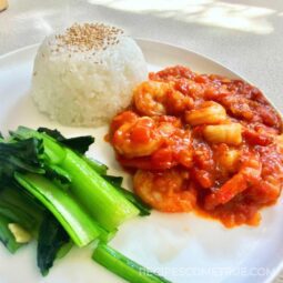 Stir-fly prawns with fresh tomato in chilli sauce